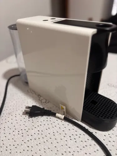 Cafeteira Nespresso Essenza Mini Branca