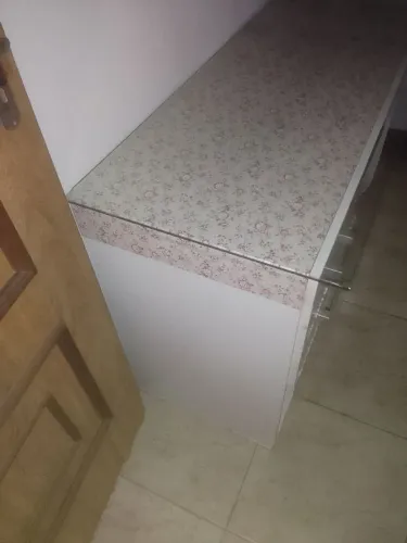 Mesa / escrivania em bom estado