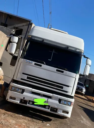 Vendo caminhão Iveco euro tech 2004 2005