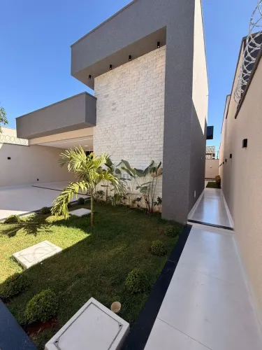 Casa Alto Padrão SOZINHA NO LOTE 3 SUÍTES E PISCINA COM MÓVEIS PLANEJADOS em Residencial K