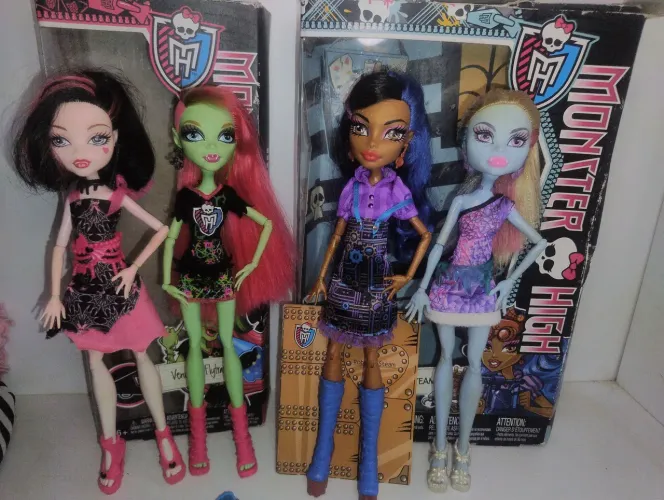 SET / LOTE MONSTER HIGH G1 LEIA A DESCRIÇÃO