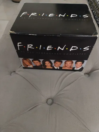 Vendo coleção completa Friends em dvd. Na caixa, novo sem uso. Raridade. Coleção completa