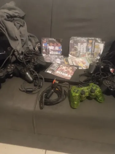 Vendo play 2 desbloqueado novo com jogos e 5 controles 