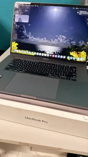 MacBook Pro 2019 i9 1tb 16bg