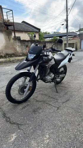 Honda XRE 300 Filé
