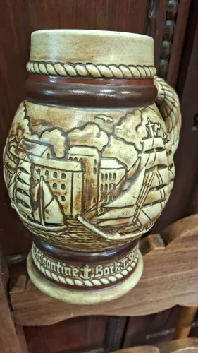 CERAMARTE- Caneca de cerâmica decorada com veleiros,
