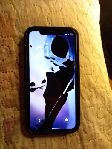 iPhone 11 (Para Peças / Conserto) - iCloud Liv