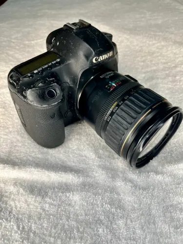 Vendo Canon eos 5D Mark lll com lente 28/135 f3.5/5.6 ultrasonic