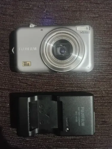 Câmera FujiFilm liga mas com defeito.