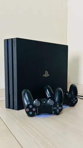 PS4 Pro 1Terabyte + 2 Controles Dualshock 4