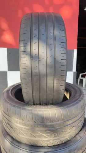 Pneus 225/45/17. R$150,00 cada. 