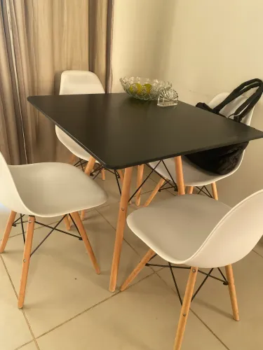 Mesa com 4 cadeiras