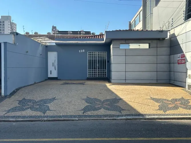 Casa com 8 salas para alugar, 199 m² por R$ 6.500/ano - São Judas - Piracicaba/SP