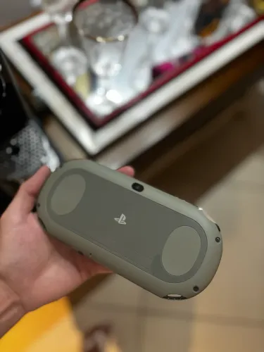 Raro PlayStation vita slim kakhi black 128gb