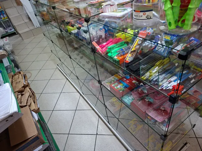 VITRINE / BALCÃO DE VIDRO 2,25m - ÓTIMO ESTADO
