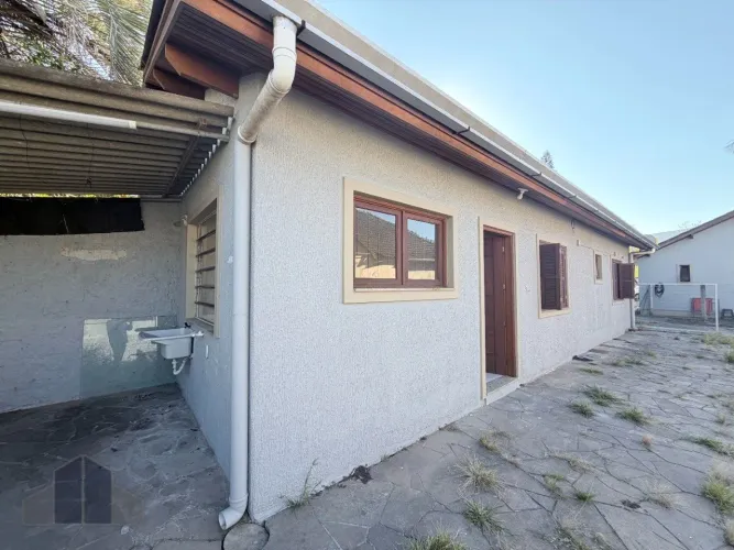 CASA 1 DORMITÓRIO COM PÁTIO E CHURRASQUEIRA- BAIRRO NITERÓI
