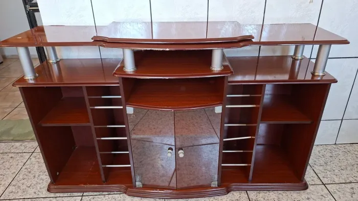 Rack médio com portas de vidro