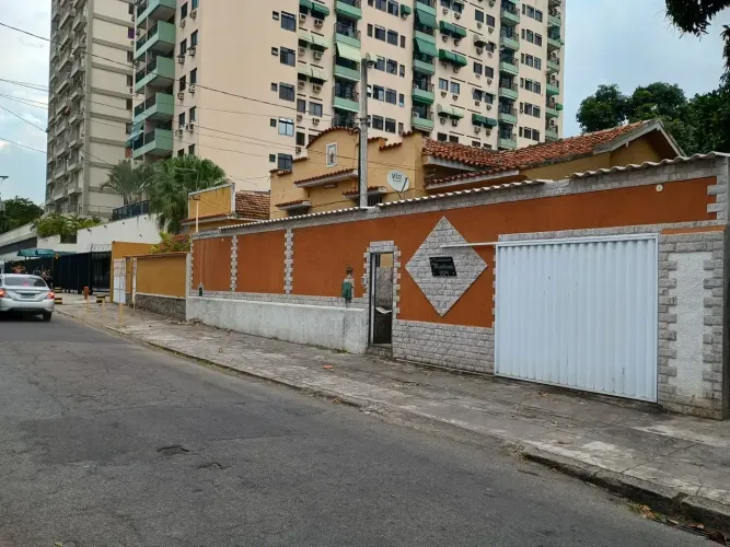 Bairro Méier Residência, 3 quartos, garagem e quintal- Rio de Janeiro - RJ