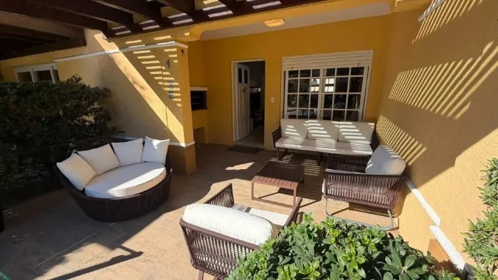 Sobrado à venda, 2 quartos, 1 suíte, 2 vagas, Condomínio Villas Resort - Xangri-Lá/RS