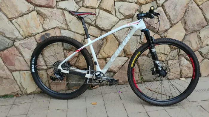 Bike Caloi Elite Carbon Race - Tamanho 17