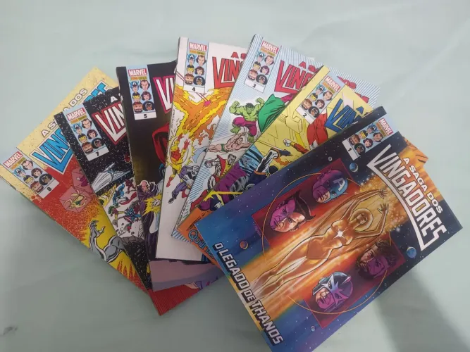 HQ Marvel - A Saga dos Vingadores Vol. 7 Volumes (1, 2, 3, 4, 5, 7, 8)
