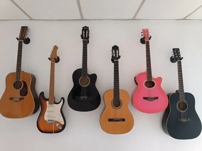 Violões, baixo e guitarras