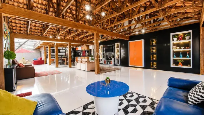 Casa de Alto Padrão com 700 m²| Piscina | Ideal para Moradia, Eventos ou Investimento Caj