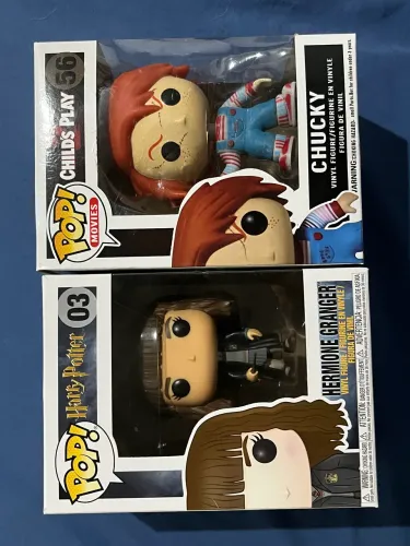 Funko pop (Hermione Granger e Chucky) 100,00 cada um