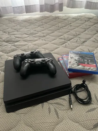 Ps4 slim 1TB + 2 controles + 3 jogos