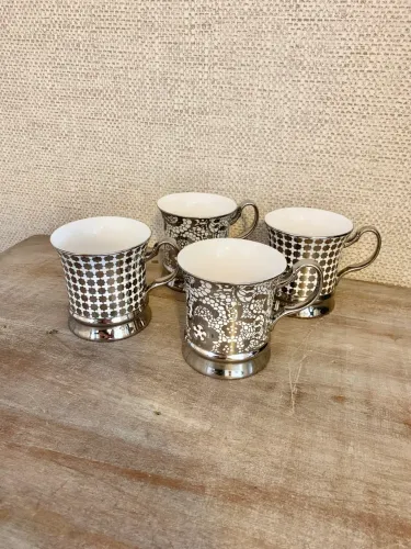 4 Canecas Importadas 10 Strawberry Street USA - Prata e Branco