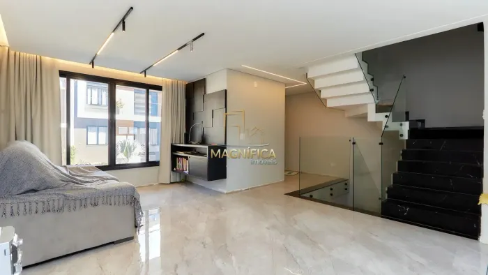 Sobrado de 4 Pavimentos no Condomínio Boulevard Provence - Bairro Pinheirinho