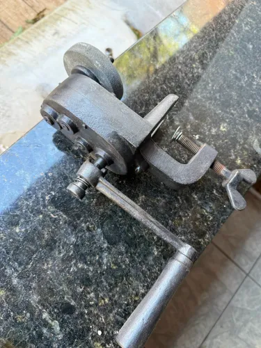 Furadeira antiga manual vintage 