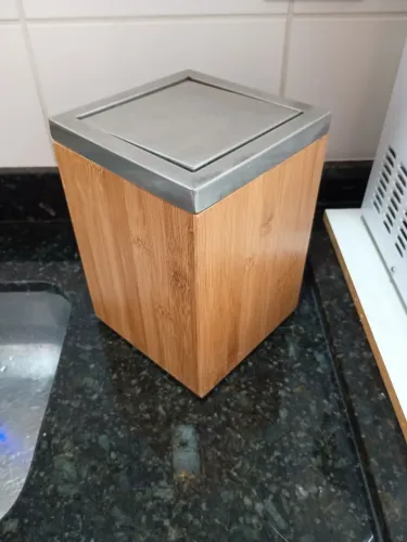 Lixeira Quadrada Basculante em Bambu