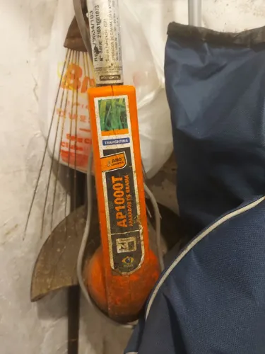 Maquina de cortar grama
