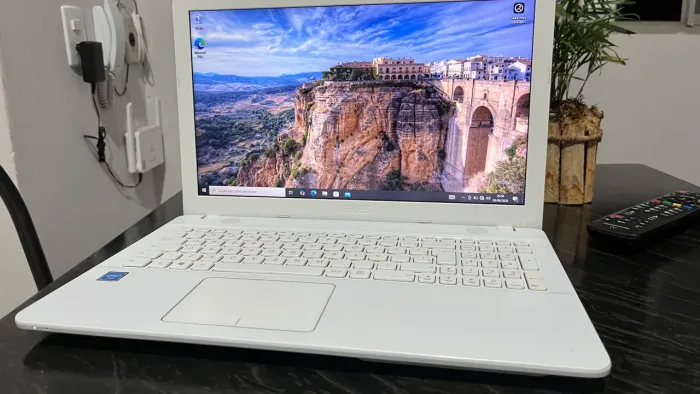 Notebook ASUS VivoBook X541NA | 4GB RAM | HD 500GB + Carregador e Mouse