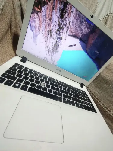 Notebook Acer bem conservado