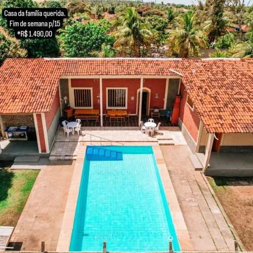Casa com piscina, praia e rio, pacote de sexta a domingo. Acomoda 15 pessoas. 