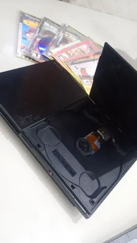 PS2 com dois controles e alguns jogos 