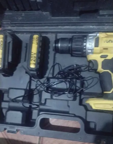 Vende se eu está furadeira e parafusadeira vonder de bateria