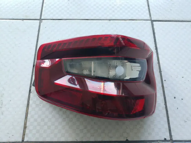 Lanterna traseira direita Citroen C3.