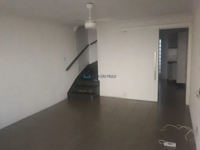 Vila Mariana, próximo ao Metrô - Sobrado de vila 2 dormitórios.