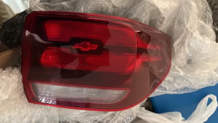 farol direito da montana 2026 com um trinco minimalista