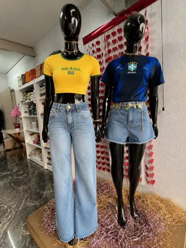 Vendo mercadoria loja roupas e manequins