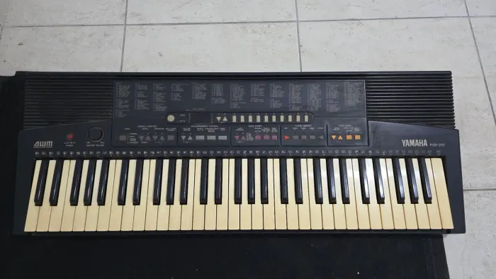 ?Teclado Yamaha PSR-210 Original - 61 Teclas - Som Clássico AWM