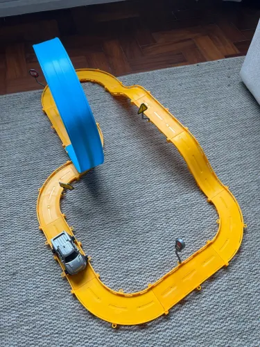 Pista de carrinhos com ímã, compatível com Hot Wheels 