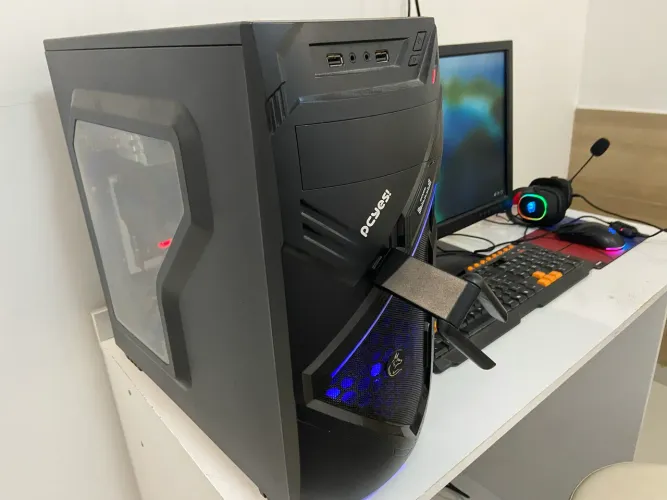 Computador gamer com monitor, mouse, teclado e headset inclusos