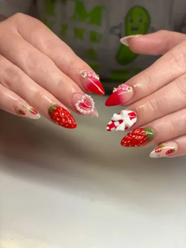 Venha fazer suas unhas decoradas comigo R$85
