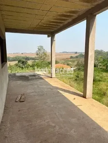 Excelente Chácara Próxima ao Patrimônio Regina: Casa em Construção de 240m², 6 Quartos (4