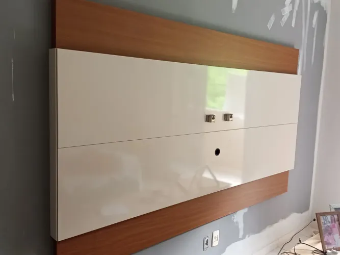 Vendo painel para TV novíssimo largura 2,40 altura1,40 OBS: troco por TV SMART 50 Polegad 