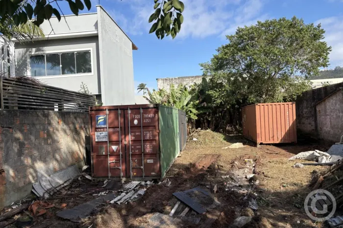Alugue um terreno comercial em localização estratégica no bairro Santa Mônica, Florianópol